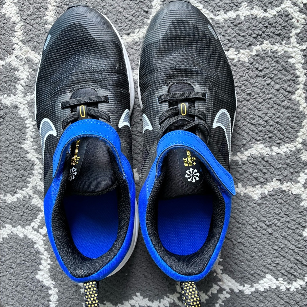 Nike Kids Black and Blue Downshifter sneakers size 3